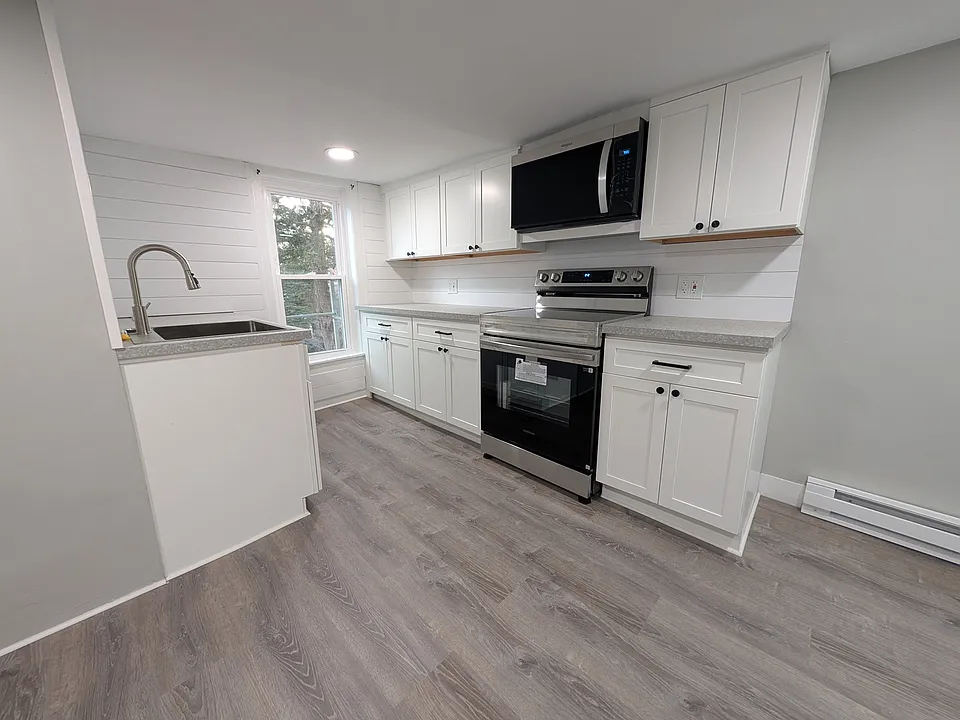 557 Walnut St #3