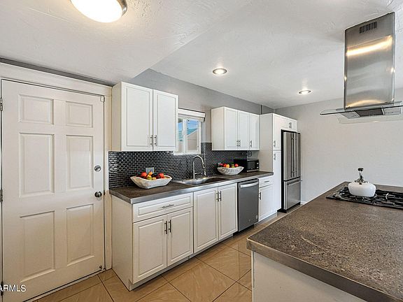4th image of 1904 E MITCHELL Drive