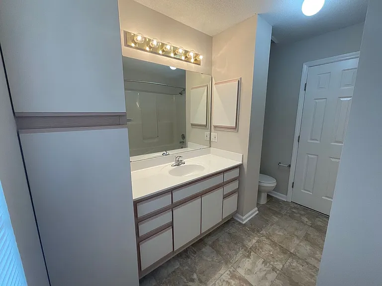 Meridian Park Apartments — Photo 35