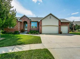 1029 N Bel Arbor Cir, Derby, KS 67037