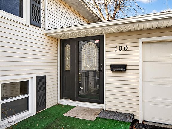 2nd image of 100 Edgebrook Ln
