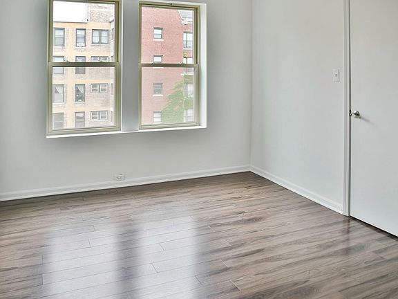 4th image of 924 W Carmen Ave #7A