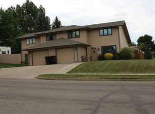 302 Browning Ave, Bismarck, ND 58503