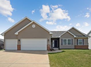 4377 Happiness Ln, Bettendorf, IA 52722