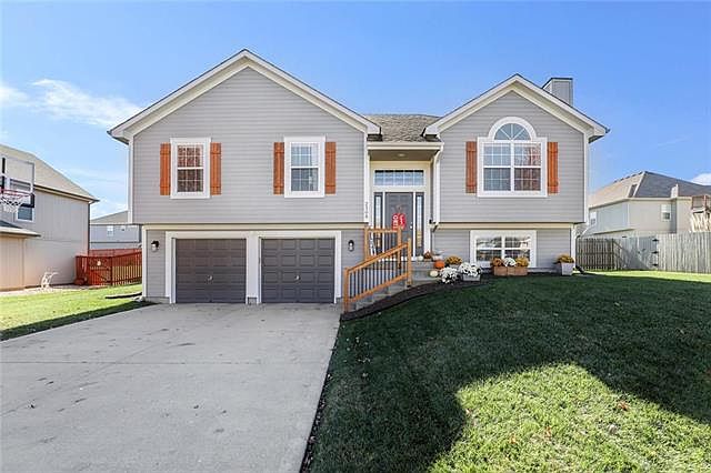 1st image of 2308 NW Hedgewood Dr