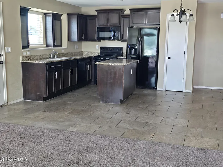 808 Ballard Shapleigh Pl — Photo 5