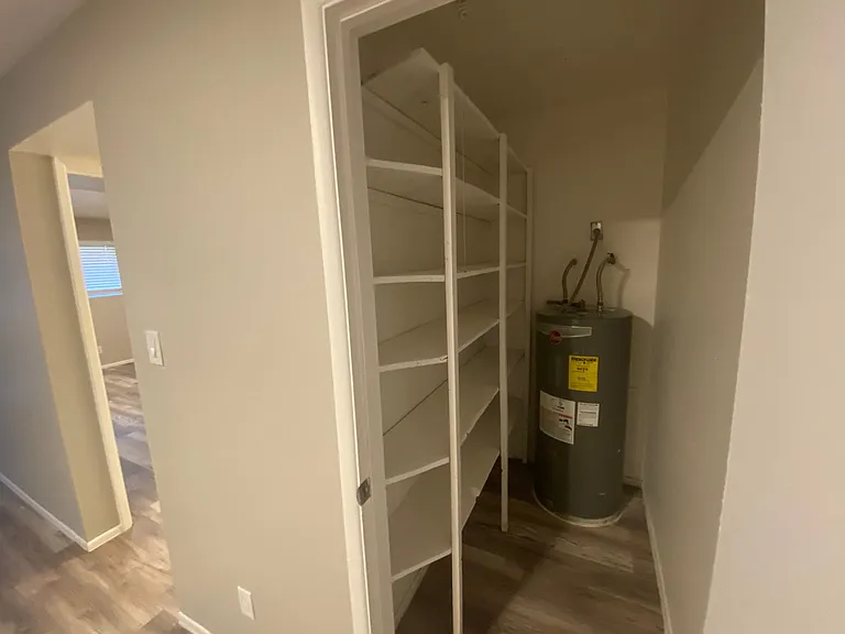 2414 W Devonshire Ave — Photo 34