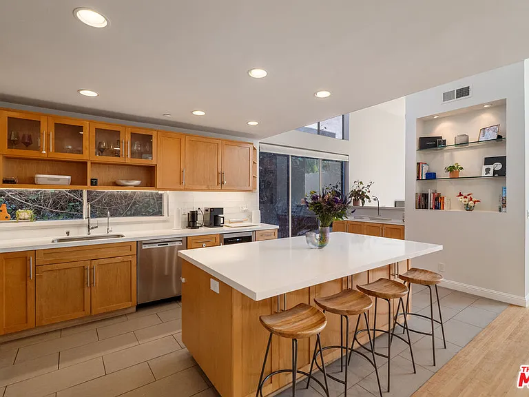 11925 Goshen Ave #4 — Photo 11