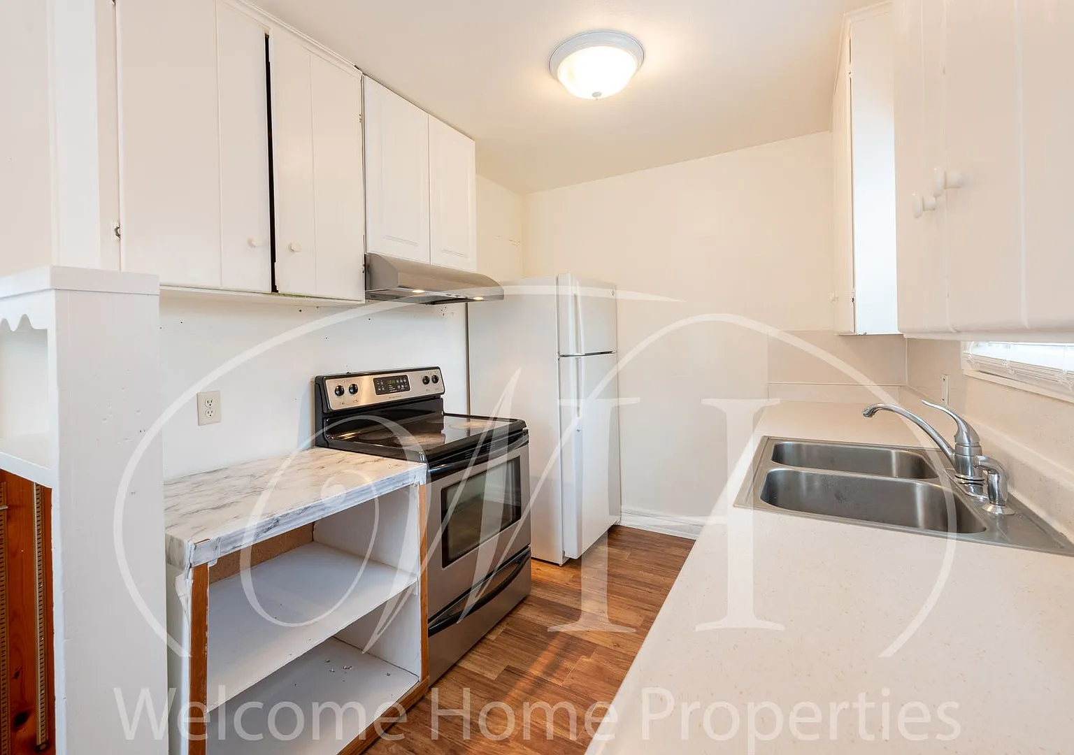 Great 3 Bedroom Home with Big Backyard — Photo 4