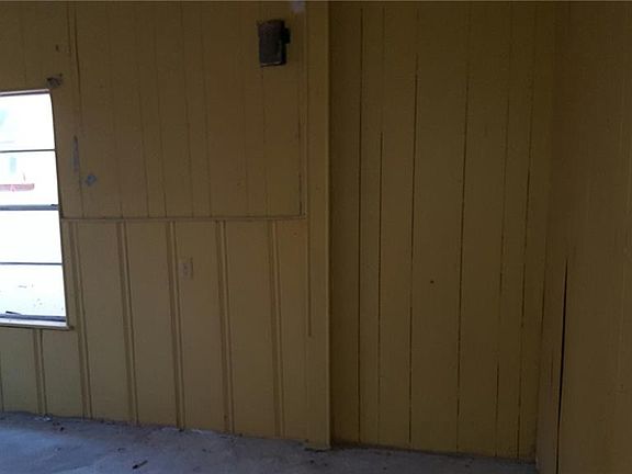 2nd image of 413 E 4th St