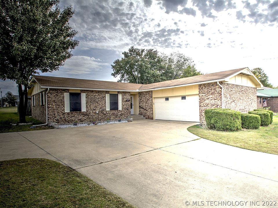 1st image of 1200 SE Prairie Heights Dr