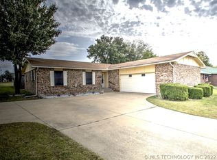 1200 SE Prairie Heights Dr, Bartlesville, OK 74006