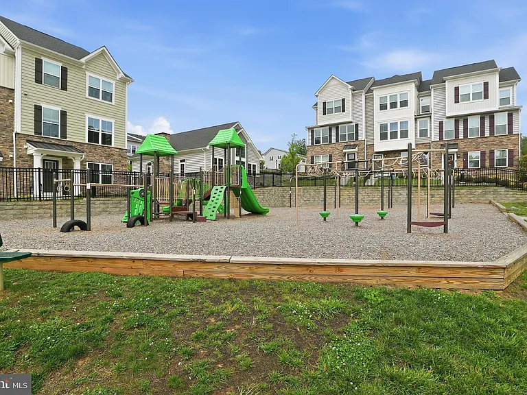 411 W Ponds Edge Dr — Photo 57