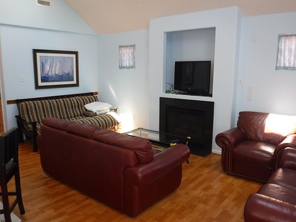 3rd image of 806 Plymouth Pl #806