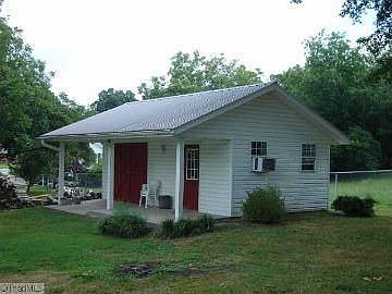 2nd image of 628 Knollwood Dr