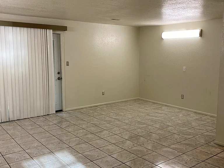 5634 N Meridian Ave — Photo 10