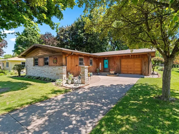 169 W 25th Ave, Oshkosh, WI 54902