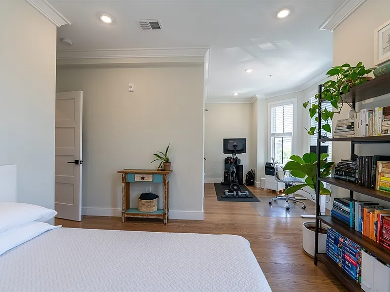 464 Sumner St #3 — Photo 10