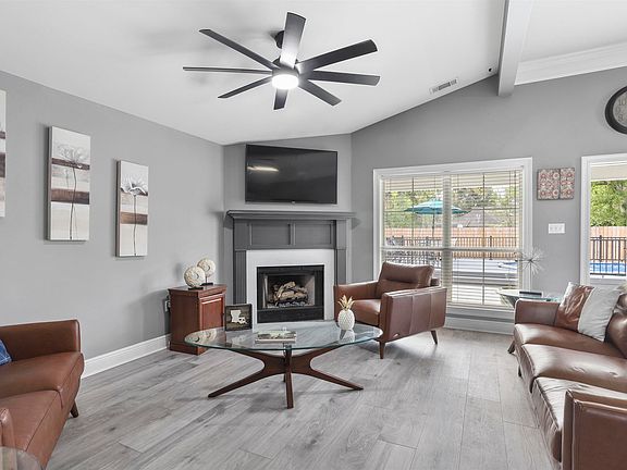 3rd image of 38097 Cove Ct