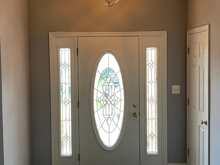 108 Travis Ct — Photo 3
