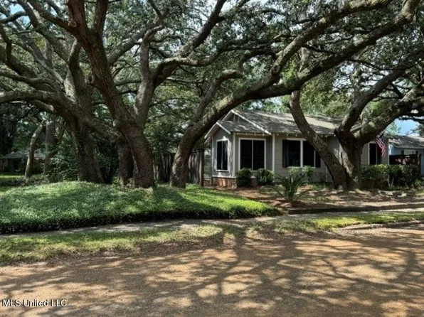 2421 Pine Ave, Gulfport, MS 39501