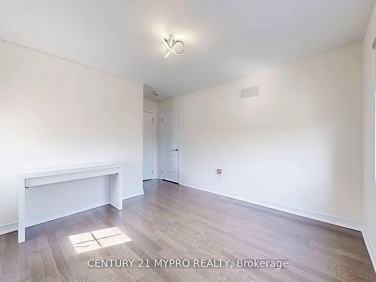 13 N Rexford Dr — Photo 23