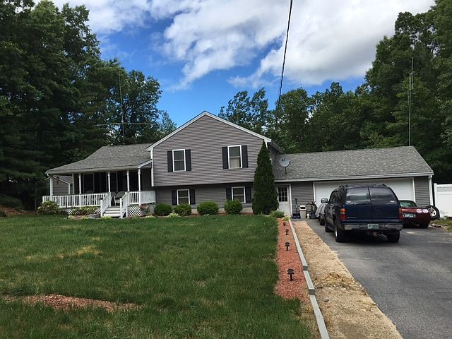 Great 4 Bedroom Tri-level