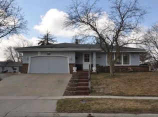 1137 Rainbow Ct, Mukwonago, WI 53149