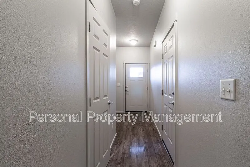 3 bed, 2.5 bath, 1576 sqft, $1,995 — Photo 2