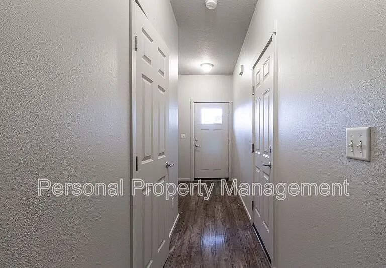1311 NE 82nd Way — Photo 2