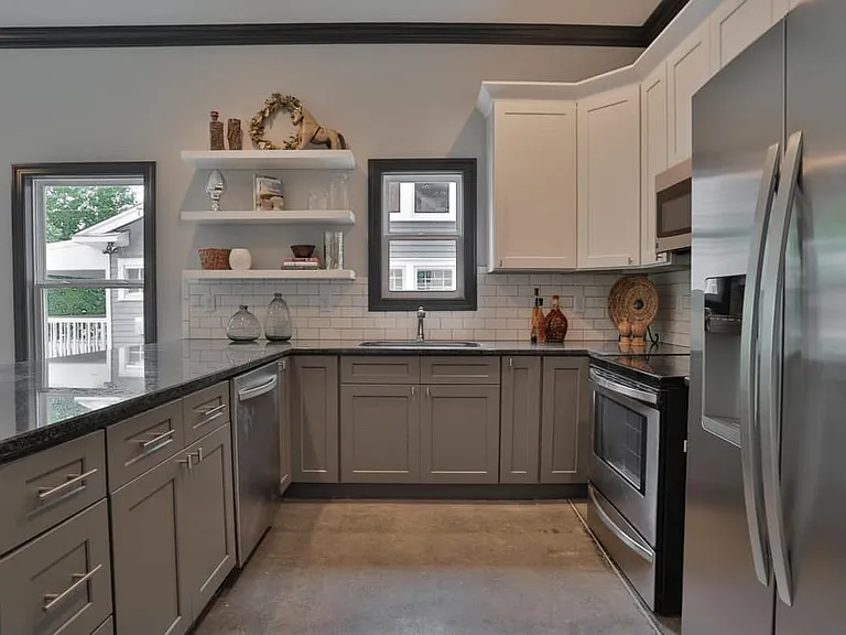 2411 Vine St — Photo 10
