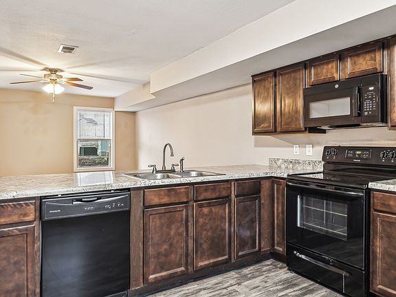 4th image of 1709 Manning Dr