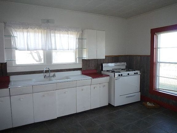 5th image of 143 Gaston Dr