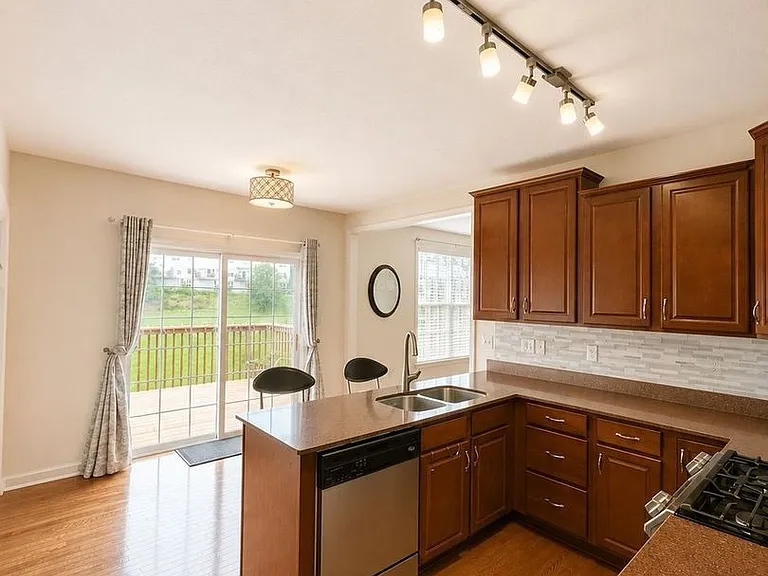 10551 Cherry Grove Ct — Photo 9