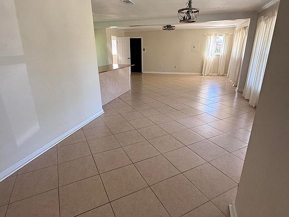 4th image of 121 S Island View Ave