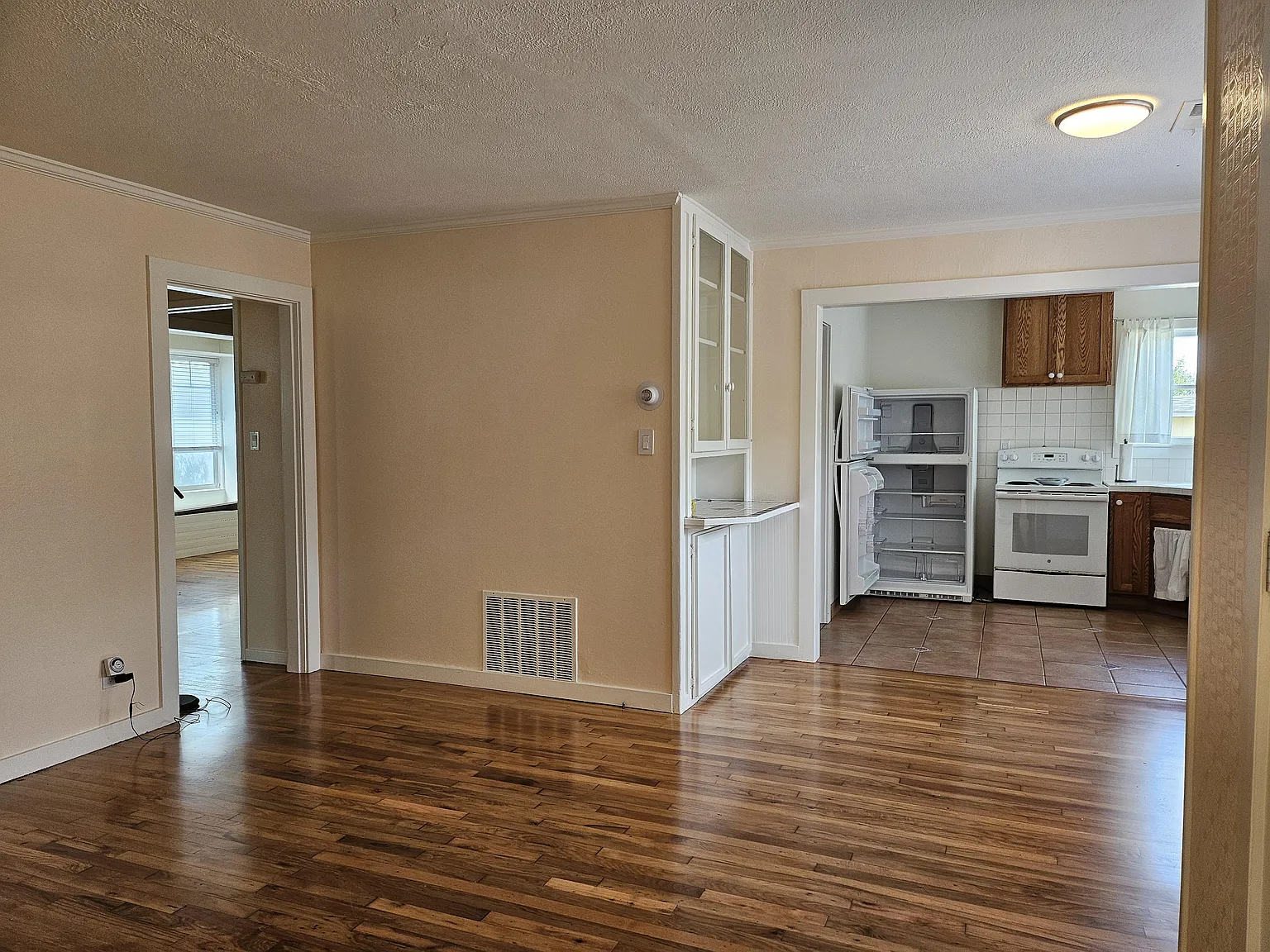 2 bed, 1140 sqft, $3,850 — Photo 4