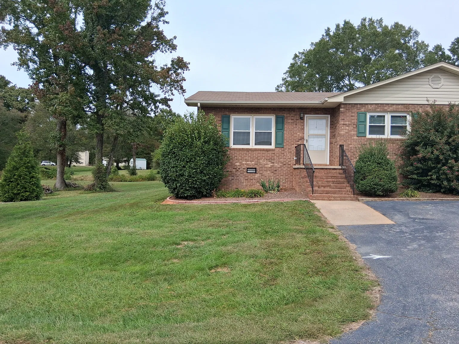 2 bed, 770 sqft, $850 — Photo 1