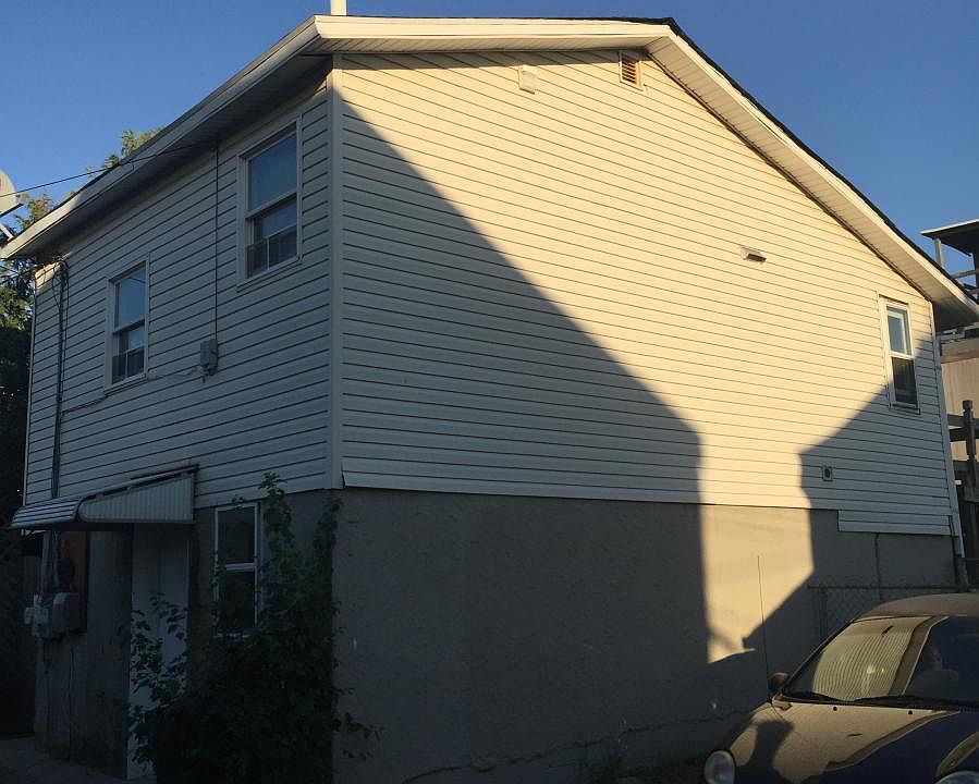 1st image of 8 E 9th St