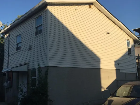 8 E 9th St, Marcus Hook, PA 19061