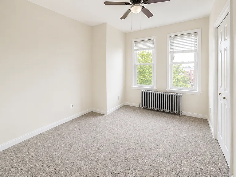 2516 E Oakdale St — Photo 7