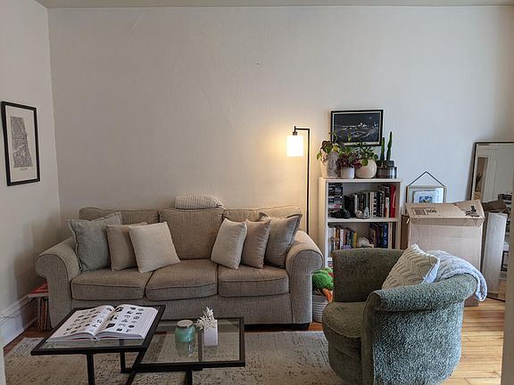 3rd image of 2765 N Kenmore Ave APT 1R