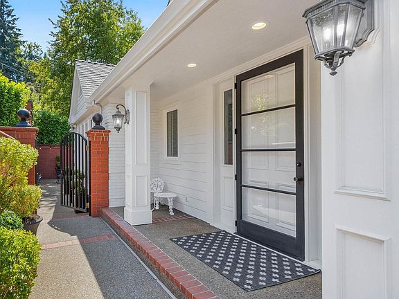 3rd image of 1835 Alta View Dr S