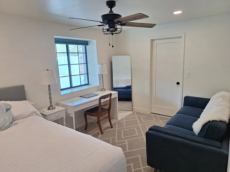 Queen bed in bedroom, plus a huge walk-in-closet (5x10ft)