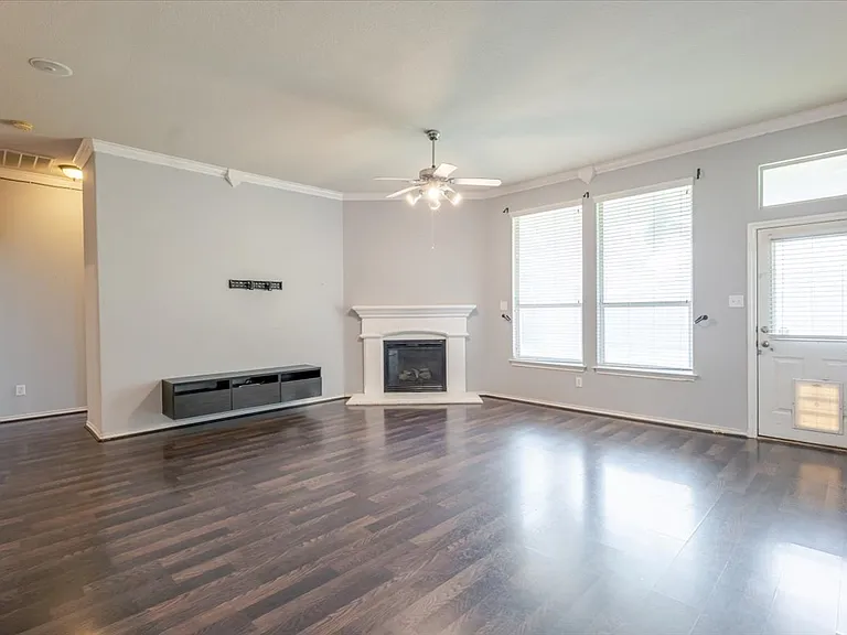 2720 Alpena Dr — Photo 4