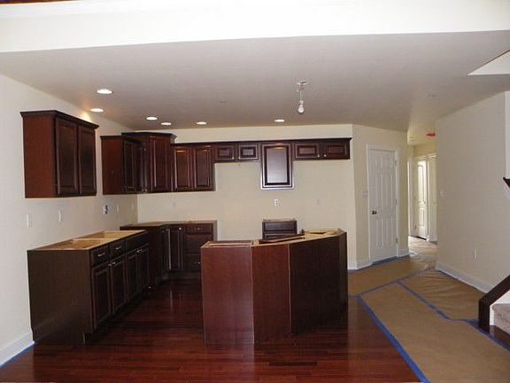 Kitchen with Breakfast Bar