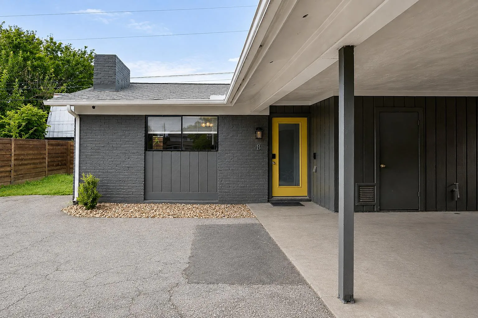 2 bed, 1.0 bath, 851 sqft, $1,900 — Photo 2