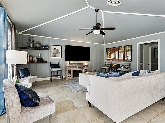 4th image of 31 Forstall Ave