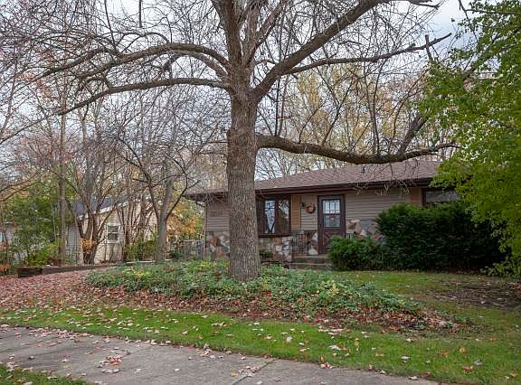 3rd image of 3311 Nadine Ave