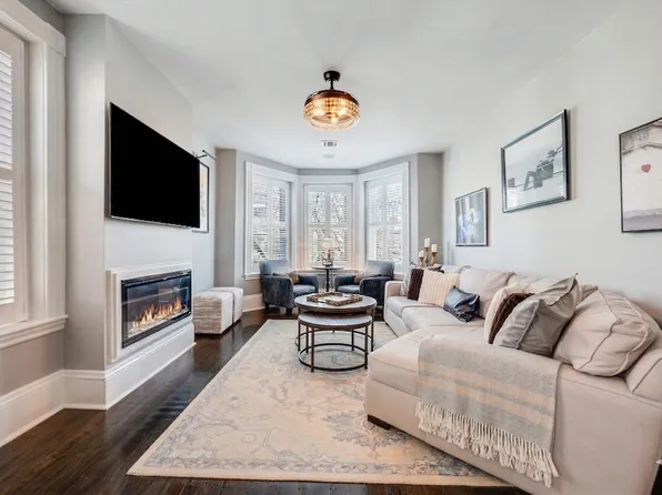 551 E 6th St #3, South Boston, MA 02127