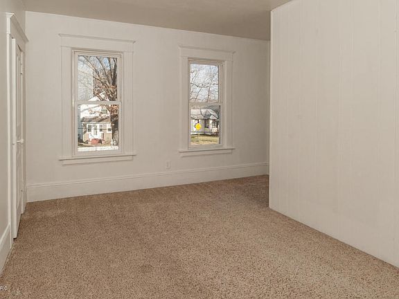 4th image of 102 S Mill St